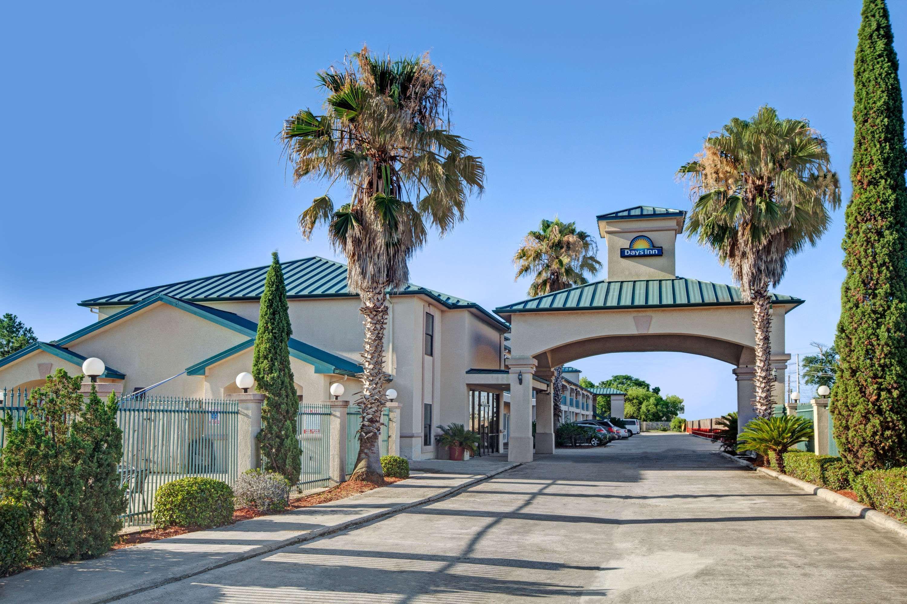 Days Inn & Suites By Wyndham Houston North - Spring Exterior foto